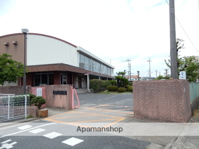 小学校　岡山市立芳明小学校（小学校）まで873m