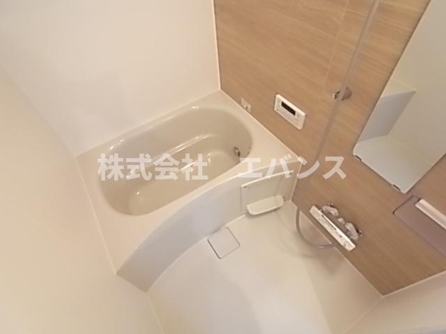 バス・シャワールーム　コンパクトで使いやすいお風呂です