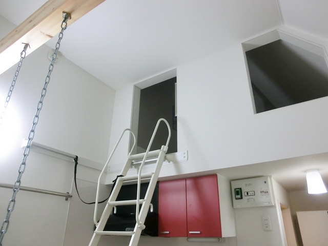 その他部屋・スペース　ロフト付きで開放感のある室内です♪