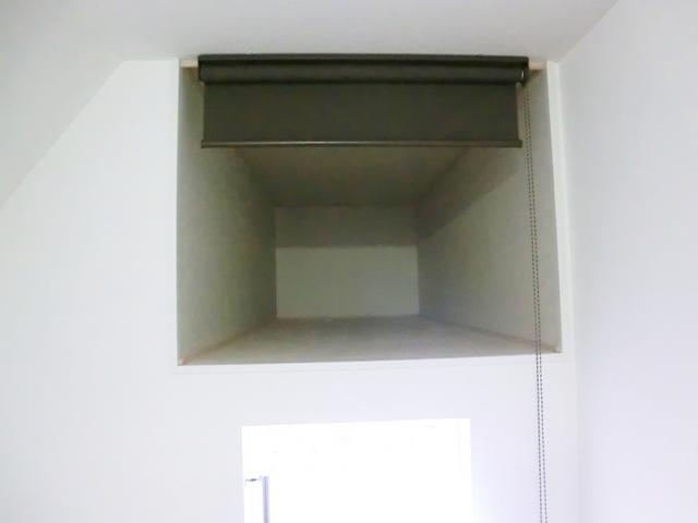 収納　隠れ家で、更にカーテンロールも付いてます。