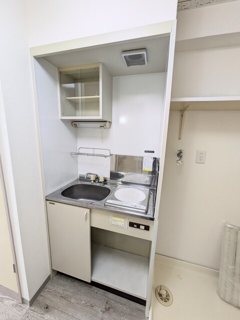 キッチン　１口ＩＨコンロつき※冷蔵庫は設備ではありません※同タイプ参考