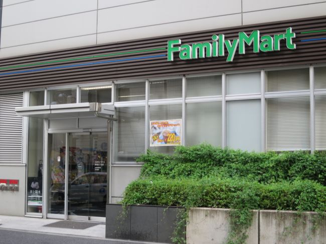 コンビニ　ファミリーマート新橋五丁目店（コンビニ）まで197m