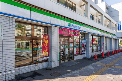 コンビニ　ファミリーマート東札幌店（コンビニ）まで384m