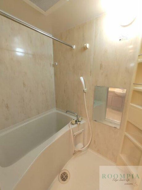 バス・シャワールーム　同タイプの別のお部屋です。