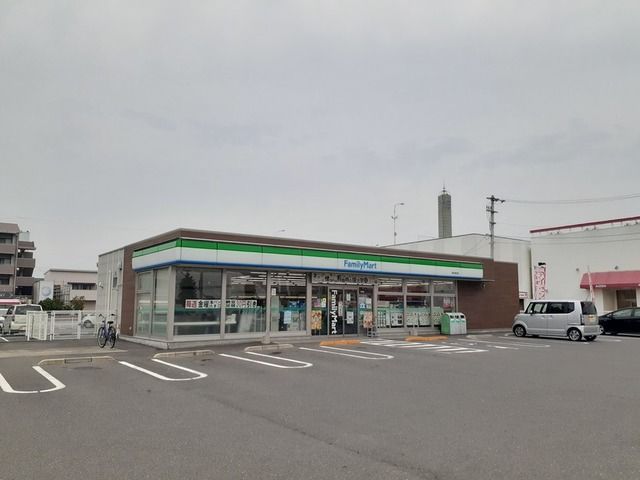 コンビニ　ファミリーマート宇多津浜店（コンビニ）まで370m