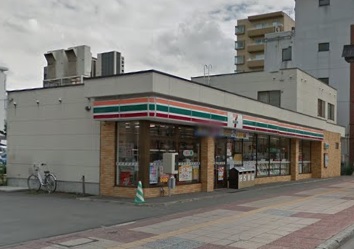 コンビニ　セブンイレブン旭川5条7丁目店（コンビニ）まで295m
