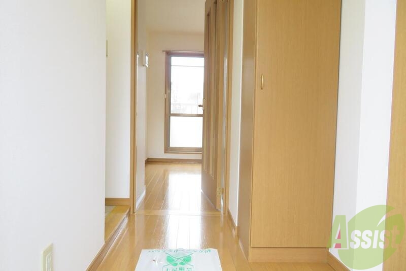 玄関　玄関周りも、十分な広さがございますね～。