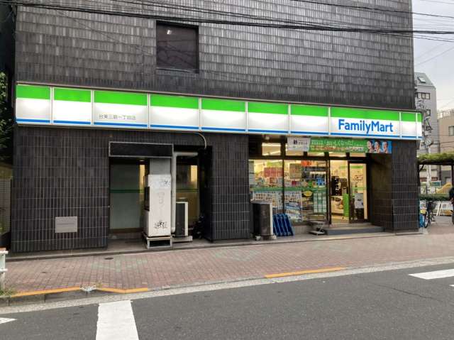 コンビニ　ファミリーマート（コンビニ）まで757m