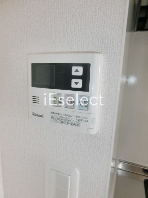 その他設備　追い焚き付きの給湯機です