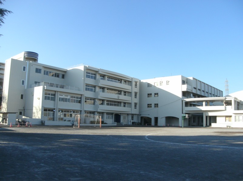 小学校　横浜市立下田小学校（小学校）まで610m