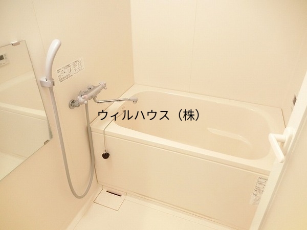 バス・シャワールーム　浴室乾燥機、追い焚き機能付きバス！