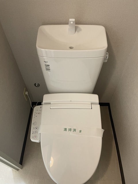 トイレ　温水洗浄機能付暖房便座前回募集時の写真です