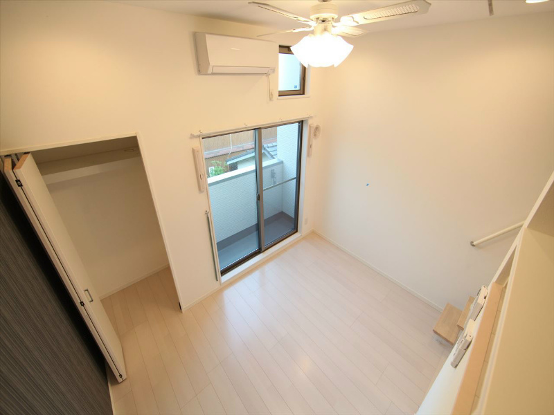 バルコニー　洋室6.1帖　上階ロフト5.9帖（収納でも部屋でも使えます）