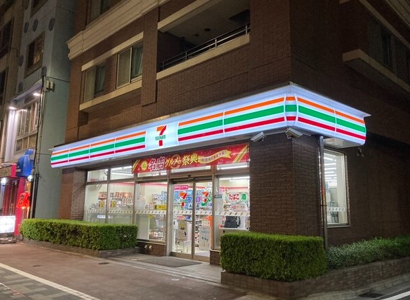 コンビニ　セブンイレブン白金台駅前店（コンビニ）まで191m