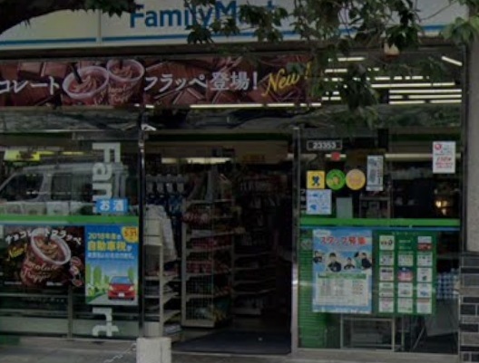 コンビニ　ファミリーマート桜新町駅前店（コンビニ）まで46m