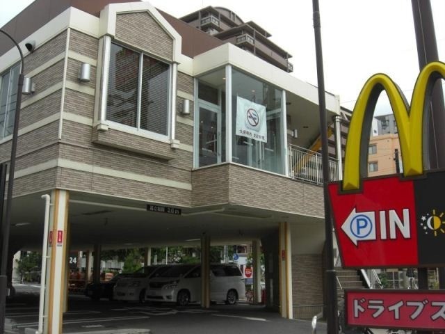 飲食店　マクドナルド文の里店（飲食店）まで506m