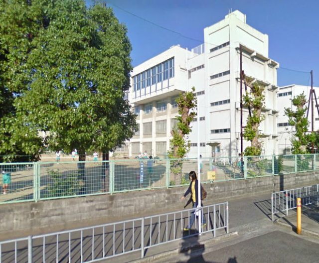 中学校　門真市立第三中学校（中学校）まで586m