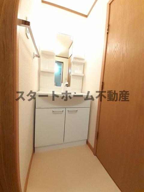 洗面設備　脱衣スペースもあります