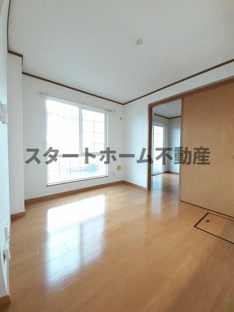 その他部屋・スペース　広くて明るい寝室