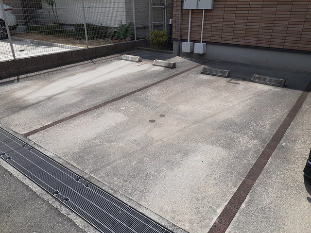 駐車場　駐車場に車を止められます