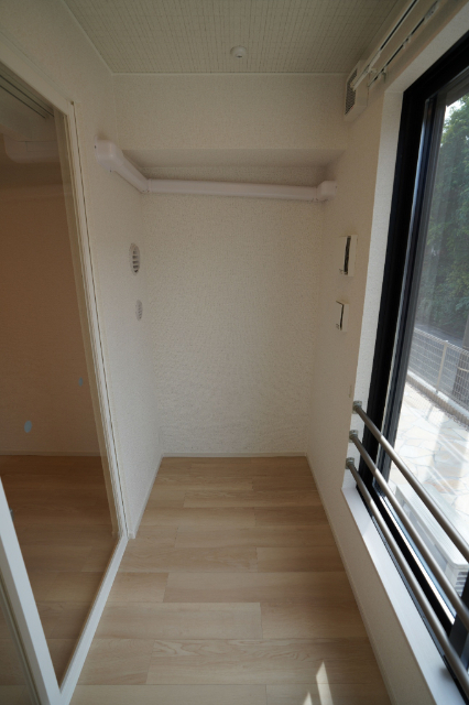バルコニー　同じ施工会社の部屋