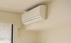 その他設備　ダイニングキッチンにあるエアコンです！ムシ暑い夏も肌寒い冬も