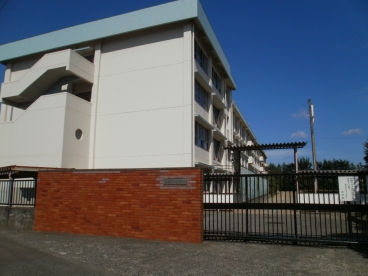 中学校　大坂上中学校（中学校）まで405m