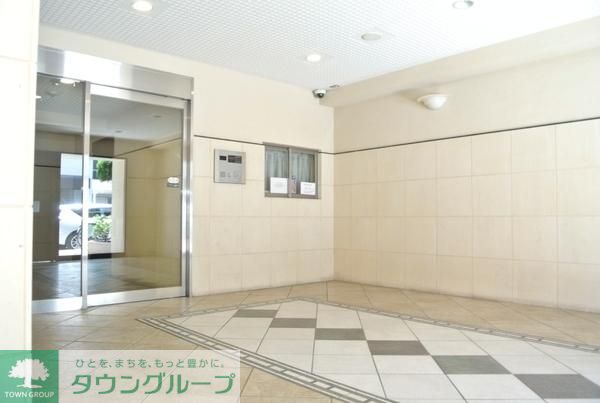 その他共有部分　清掃の行き届いたエントランス