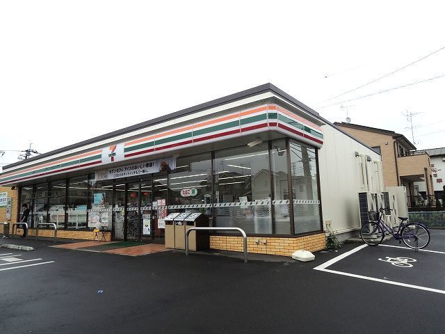 コンビニ　セブンイレブン伊奈栄６丁目店（コンビニ）まで400m