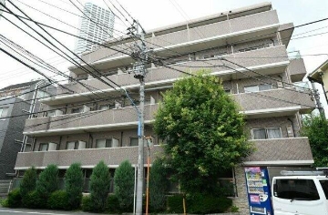 建物外観　鉄筋コンクリート造のがっちりとした建物。