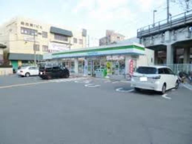 コンビニ　ファミリーマート忍ヶ丘駅前店（コンビニ）まで893m