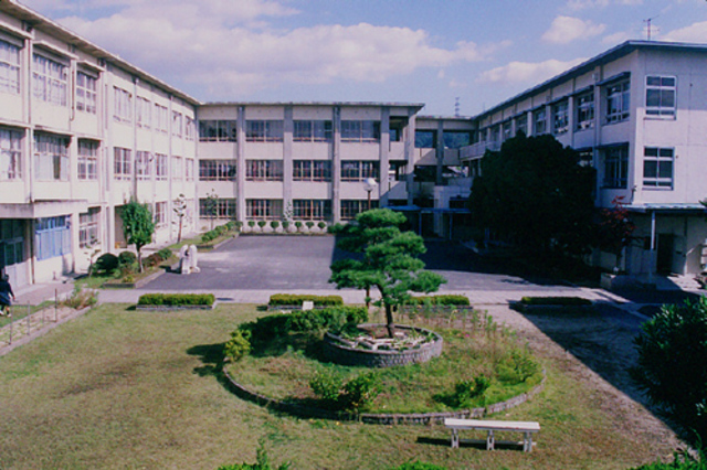 中学校　寝屋川市立第四中学校（中学校）まで1191m