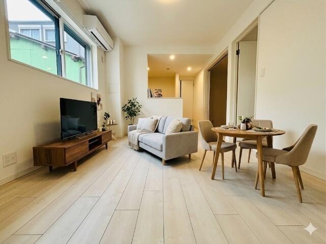 居室・リビング　家具はつきません。?