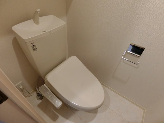 トイレ　温水洗浄便座