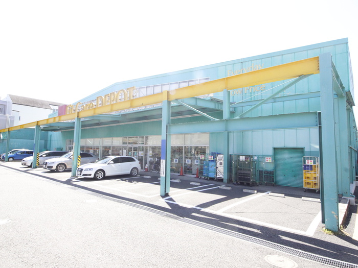 ドラックストア　FitCareDEPOT しらとり台店（ドラッグストア）まで686m