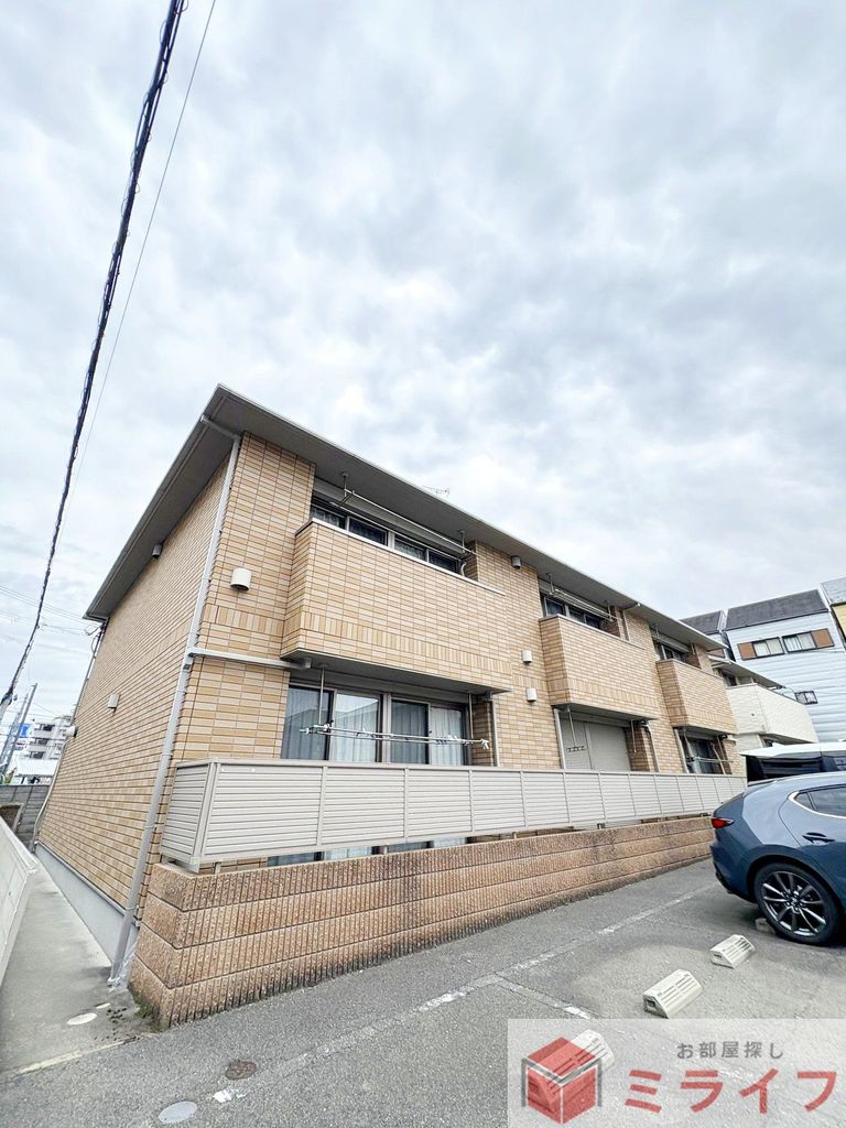 建物外観　落ち着いた街並みに映える外観デザイン