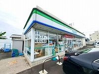 コンビニ　ファミリーマート小村店さん（コンビニ）まで1400m