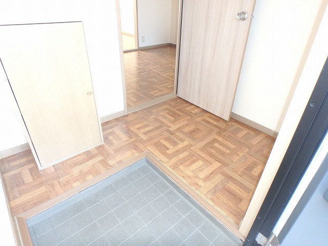 玄関　段差が低めの玄関です☆