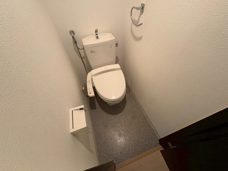 トイレ　ウォシュレット機能がついたトイレです。安心して使用できます。