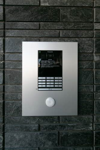 建物外観　エントランスにはオートロックを導入しております。