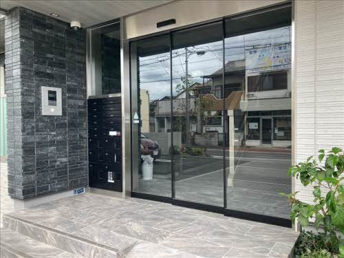 建物外観　オートロック・自動ドアを導入しているエントランスです。