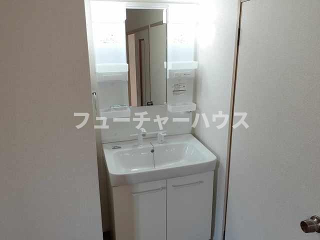 洗面設備　コンパクトで使いやすい洗面所
