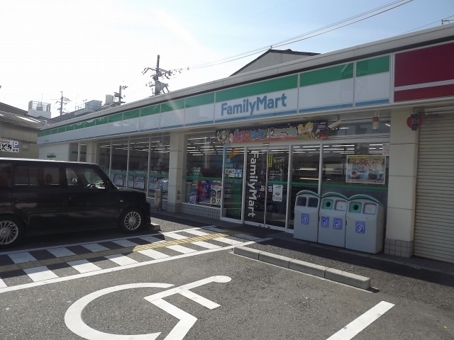 コンビニ　ファミリーマート三津屋中店（コンビニ）まで580m
