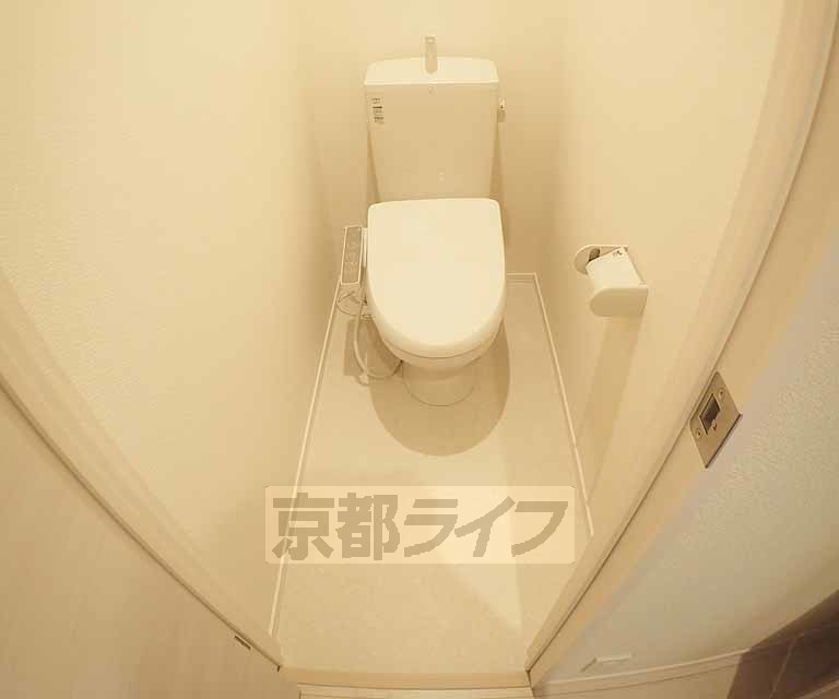 トイレ　ウォシュレットつきです。