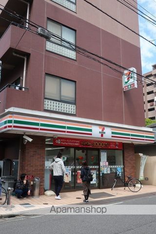 コンビニ　セブンイレブン（コンビニ）まで300m