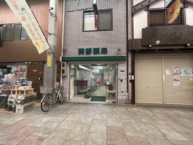 ドラックストア　岡部薬局（ドラッグストア）まで369m