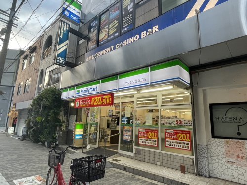 コンビニ　ファミリーマート マツエダ北堀江店（コンビニ）まで100m