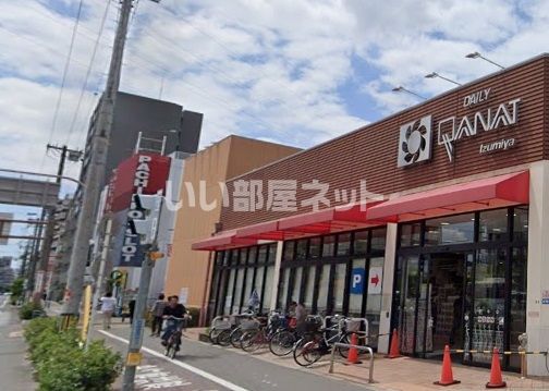 スーパー　イズミヤ 豊新店（スーパー）まで351m