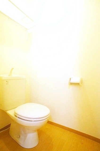 トイレ　落ち着いた色調のトイレです♪