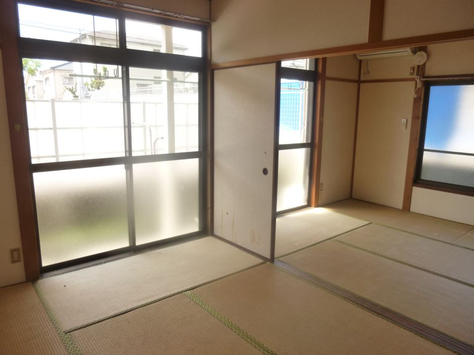 居室・リビング　６畳の和室が２部屋あります